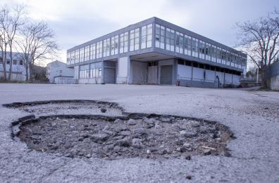 Chiuso e abbandonato l’ex «Car» di Potenza: ora è una discarica