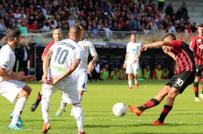 Il Lecce batte in casa il Foggia: il derby finisce 1-0