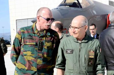 Amendola e gli F-35 sono di moda
Visita del numero 1 della Difesa belga 