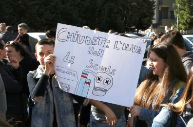 Ex Ilva, scuole chiuse: sfiorata rissa al presidio dei genitori a Taranto
