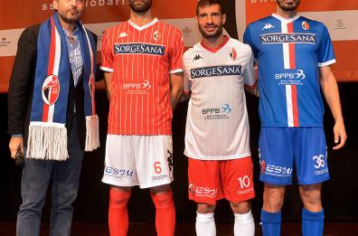 Bari calcio, presentate le nuove maglie al Teatro Forma