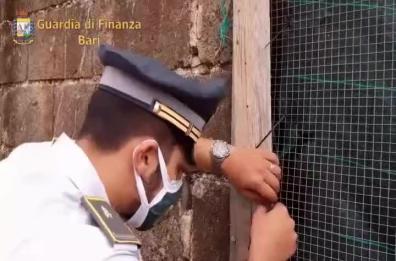 Bari, l'alcol sequestrato donato ai sanitari dell'ospedale  