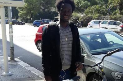 Bari, ricomprata la bici rubata a Omaro, il rider della Guinea