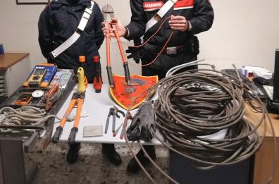 Ferrandina: 2 leccesi rubano 2,5 quintali di cavi di rame