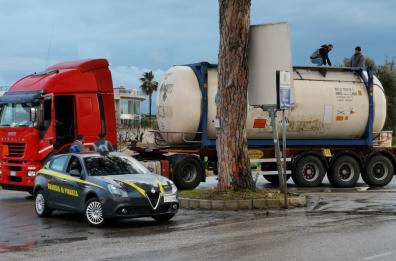 Bari, blitz della Gdf contro gasolio di contrabbando: sequestrate 260 tonnellate