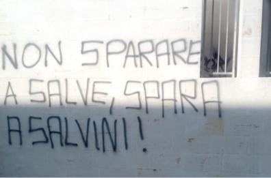 Lecce, la scritta shock &laquo;Non sparare a salve, spara a Salvini&raquo; &egrave; stata cancellata
