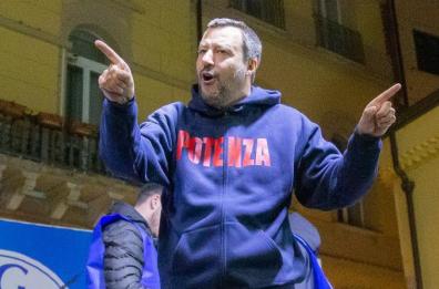 Salvini in Basilicata stregato dai peperoni cruschi, nuovo amore per la foggiana Manila Nazzaro
