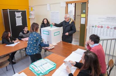 Elezioni regionali lucane, le code ai seggi per scegliere il governatore