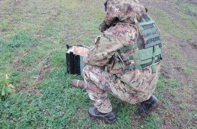 Disinnescate due granate di artiglieria
in azione i genieri dell'11° Reggimento