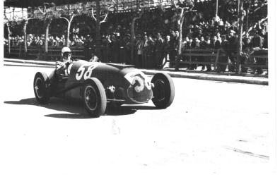 Motori: in mostra le 9 edizioni del Gran Premio di Bari, con video, premi e divise