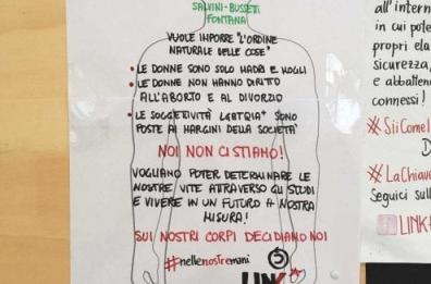 Ateneo Bari tappezzato di sagome: la protesta studentesca contro il convegno sulla famiglia