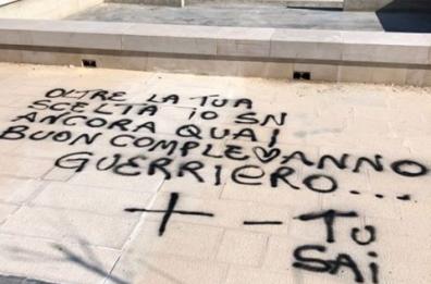 Bari, scritte a San Girolamo, Decaro: «La prossima volta non lasciate indizi»