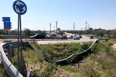 Bitonto, auto giù da una scarpata nella notte: muoiono due 20enni, un ferito