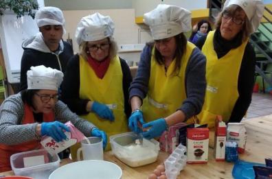 Bari, le donne del Libertà cucinano per migranti e senzatetto