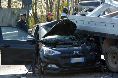 Incidente tra furgone e auto su SS100, alle porte di Bari: un ferito, traffico in tilt