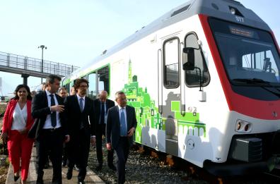 Bari, Toninelli visita le Fal: «Buona azienda pubblica, continuate così»
