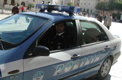 Matera, ruba abbigliamento in quattro negozi:  52enne ai domiciliari