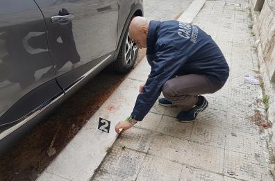 Bari, cade dal balcone mentre fa pulizie: grave una donna