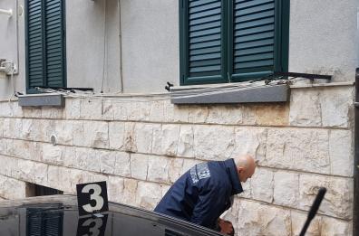 Bari, fa le pulizie e cade dal balcone al rione Japigia