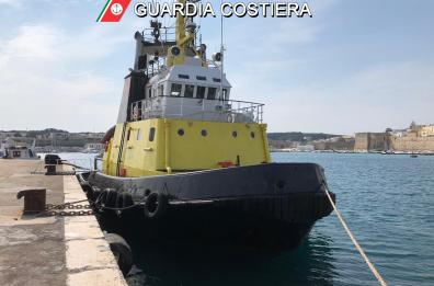Rischioso e insicuro, fermato rimorchiatore albanese a Otranto