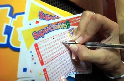 La fortuna bacia Bari: vincita da 67mila euro al Superenalotto