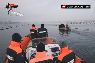 Taranto, beccati con oltre 500 kg di cozze nere avariate: denunciati in 6