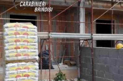 Operaio cade da 5 metri, infortunio viene «nascosto»: 8 denunce