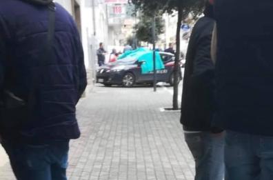 Maresciallo ucciso, l'auto di pattuglia coperta dal tricolore. Ecco il killer
