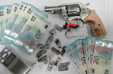 Armi, droga e banconote false: arrestato partenopeo a Mesagne