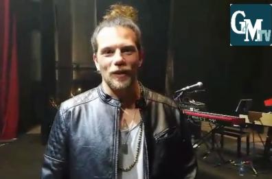 Enrico Nigiotti a Lecce, tra standing ovation e un'ode al pasticciotto