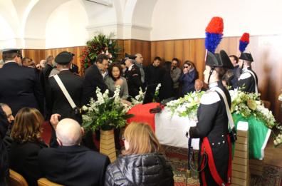 Tricolore a mezz'asta: San Severo dà l'ultimo saluto al maresciallo ucciso