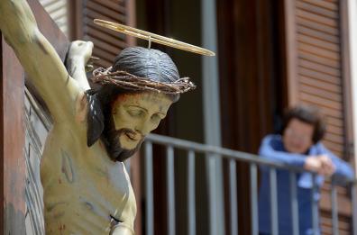 Venerdì Santo in Puglia, la processione con i 10 misteri a Bari, Foggia e Taranto