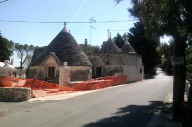 Fasano, nascosti in un trullo tre chili di esplosivo: al via le indagini