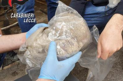 Droga in cassaforte in camera da letto: arrestato 27enne a Lecce