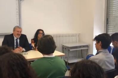 Conversano, si vaccinano per tutelare la compagna di classe, Emiliano: «grazie»