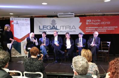 Arriva in Puglia «Legalitria»: leggere, capire e riflettere tra i trulli 