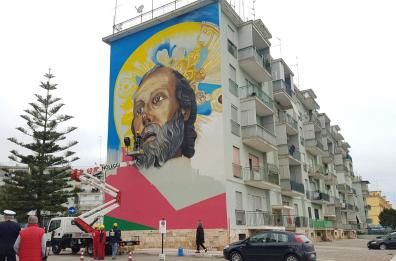 Bari: sulla palazzina al quartiere S.Paolo spunta ritratto di San Nicola