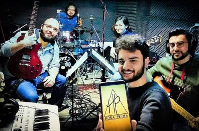 Bari, gli Hora Prima cantano San Nicola in chiave rock-progressive