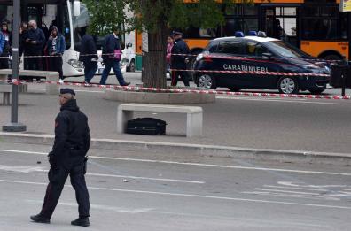 Matera, allarme bomba per valigia abbandonata sotto panchina in pieno centro