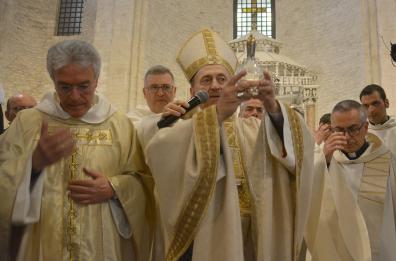 Bari, il miracolo di San Nicola si ripete: prelevata la Sacra Manna