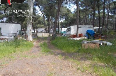Deposito e parco giochi abusivo: area sequestrata nel Materano