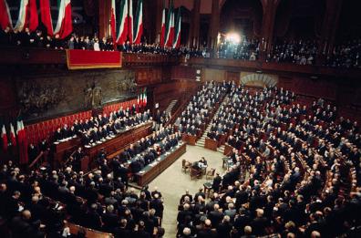 Comunicazione ossessiva più rischi per il Paese