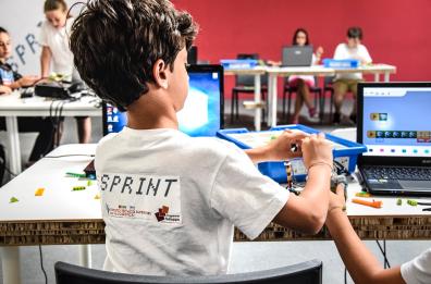 Digital Camp: a Bari i bambini imparano la tecnologia e costruiscono robot con i Lego