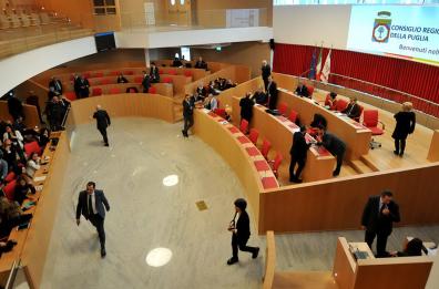 Prof sospesa a Palermo: consigliere Regione Puglia si ferma per solidarietà