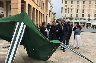 Lecce, assalto a gazebo Lega: denunciati 5 uomini e 2 donne di area anarchica