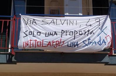 Ostuni, botta e risposta tra Salvini e i contestatori: 
«Torna a casa» «Voi fischiate noi lavoriamo»