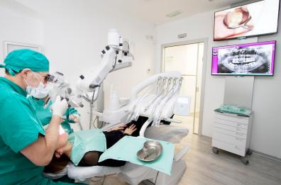 Piorrea, la malattia incubo per i denti: come curarla senza stress