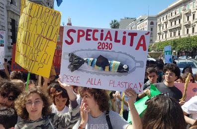 Fridays For Future: anche Bari scende di nuovo in strada per il clima
