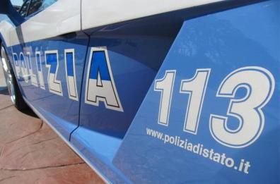 Bari, a 15 e 16 anni assaltano un market con coltello: arrestati