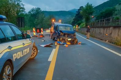 Incidente su raccordo Potenza-Sicignano: 3 mezzi coinvolti, 4 feriti